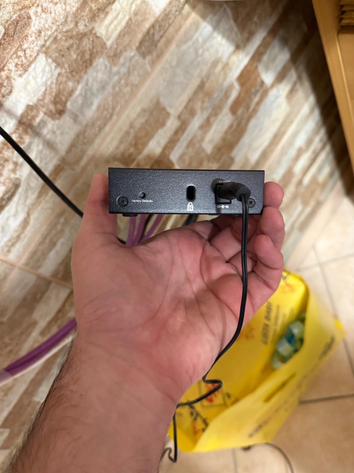Läuft heiß und zickt mit einem Kabel