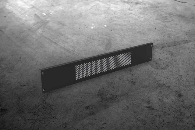 enoc-system-sk-sockelblende-s1-f1-f3-sockelplatte image 1